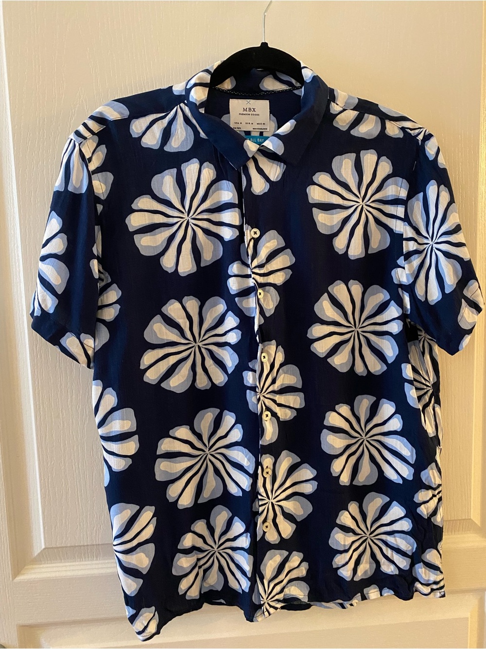 MBX Premium Goods 100% Rayon Watercolor Floral Vacation Short Sleeve Shirt - M
